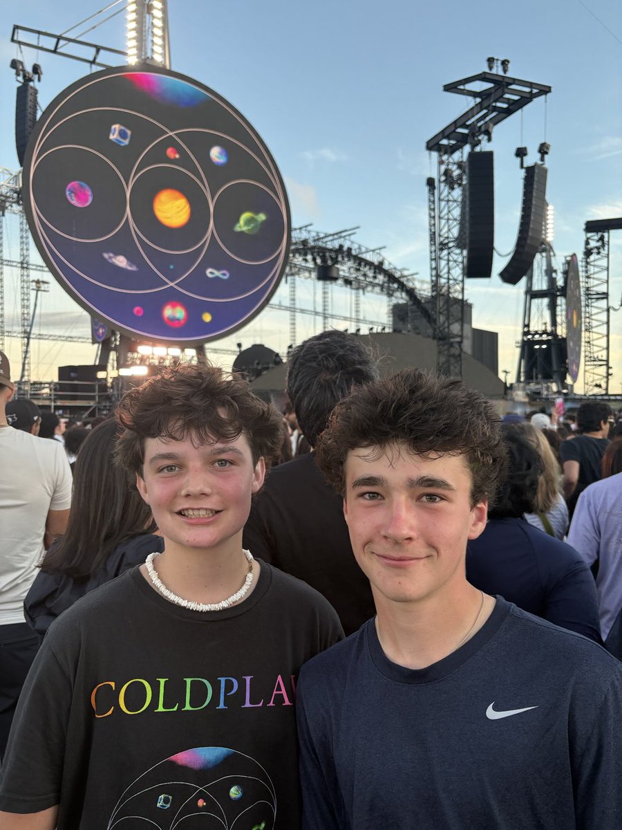 ⁦<a href="/coldplay/">Coldplay</a>⁩ ⁦<a href="/cityoftoronto/">City of Toronto 🇨🇦</a>⁩ first show