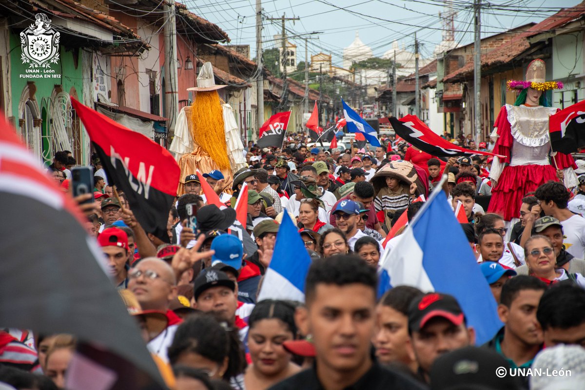 unanleon's tweet photo. En Victorias de la Paz y el Amor, la Militancia Sandinista de la UNAN-León camina con fe, memoria y compromiso hacia nuestro glorioso Fortín de Acosasco, conmemorando el 46 Aniversario de su heroica toma. ¡Vamos adelante!  
#JulioVictorioso #UNANLeón https://t.co/N0JMqherVk
