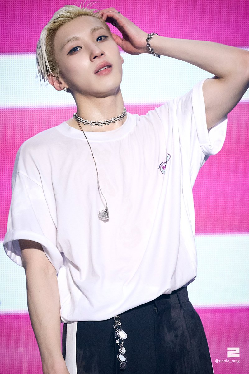 워터밤 2탄💦
#문종업 #MoonJongUp #文鐘業 #文钟业
#ムンジョンオプ #BAP #비에이피
#일간문종업 #JongUpDaily #136