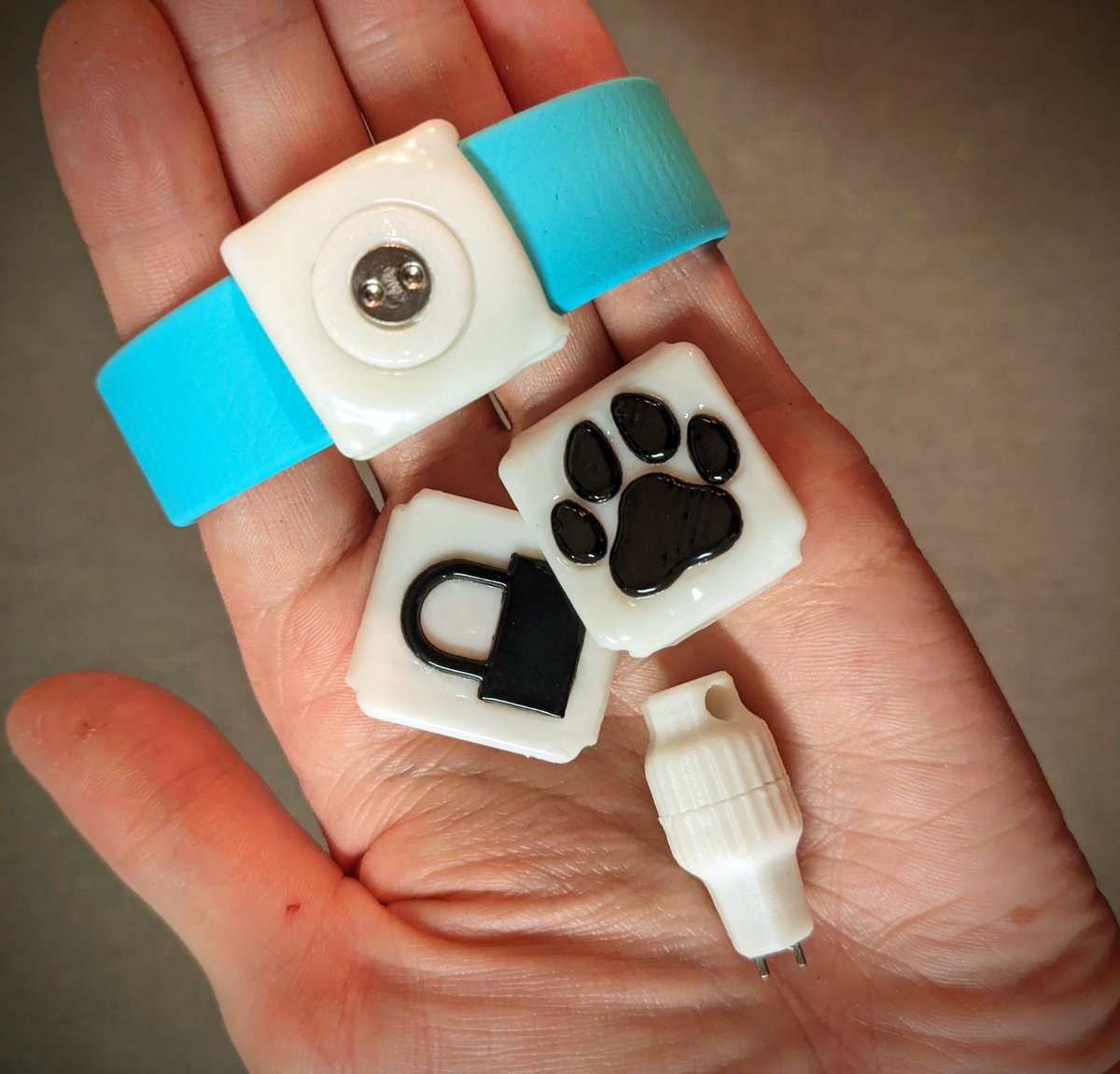 I've spent a week perfecting these designs, and my new security-screw-lock everyday Biothane restraint cuffs are now available!

Available in dozens of colours! Options for D-rings and these cute adorable snap-on faceplates! Get some now: beltbolt.co.uk/shop