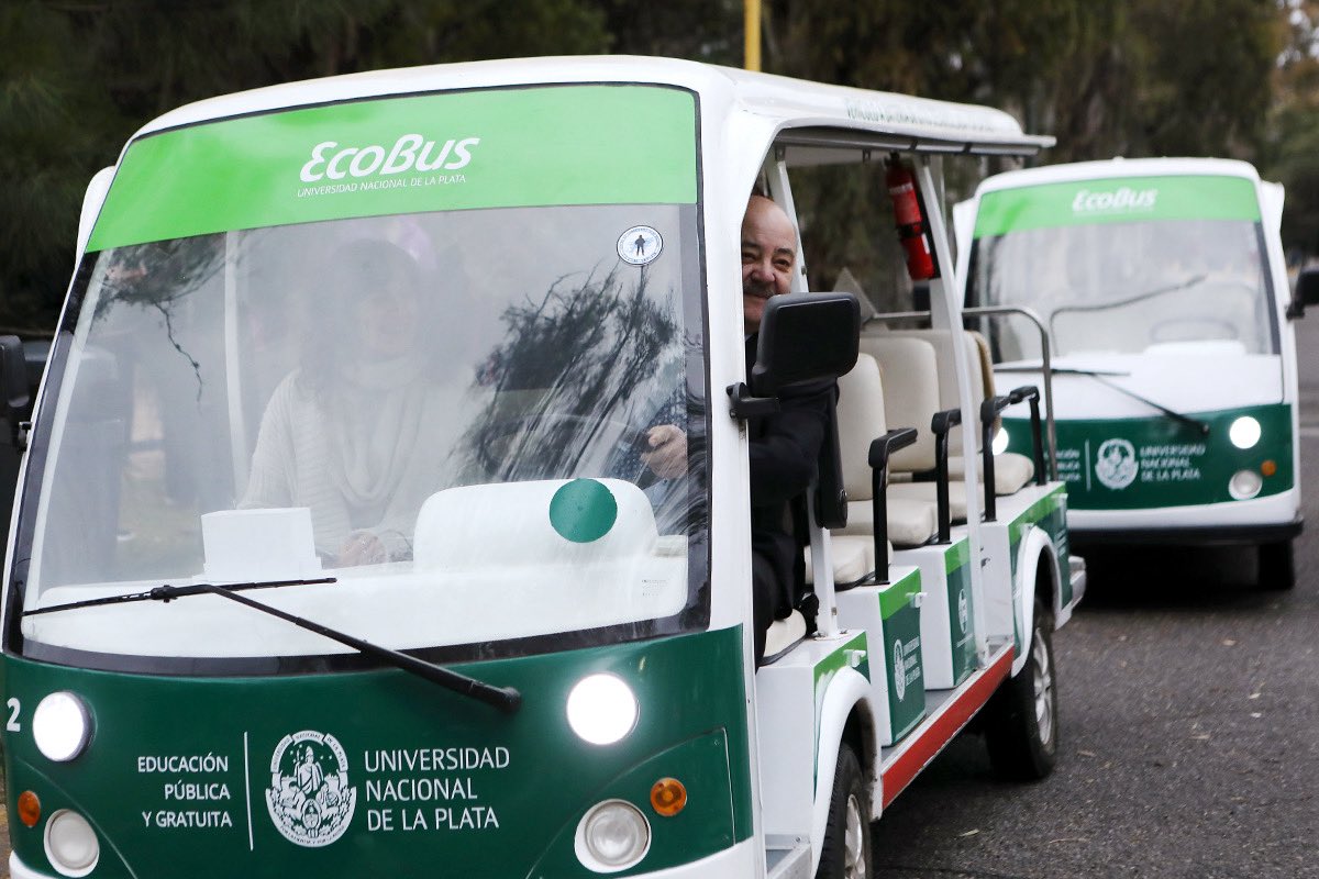 Sabes que es eso? Un EcoBus a baterías de litio que fabrica la UNLP en la única planta de litio pública que agrega valor en Latinoamérica.
Que no venga ningún cipayo a decir que no se puede