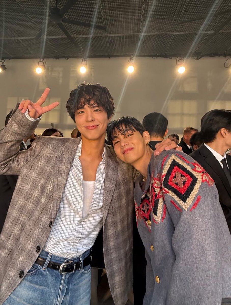 taesluvmaze's tweet photo. why did this pic almost make me sob https://t.co/Xdy5LgjXyb