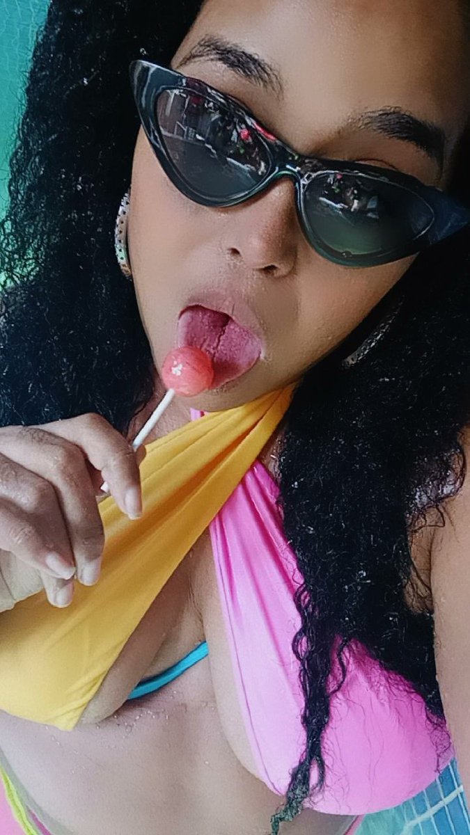 DCahcau's tweet photo. "Aí que delícia o verão"🎶🍭👑

#Findomme
#hotwife
#moneymiss https://t.co/yeLoC8eKAa