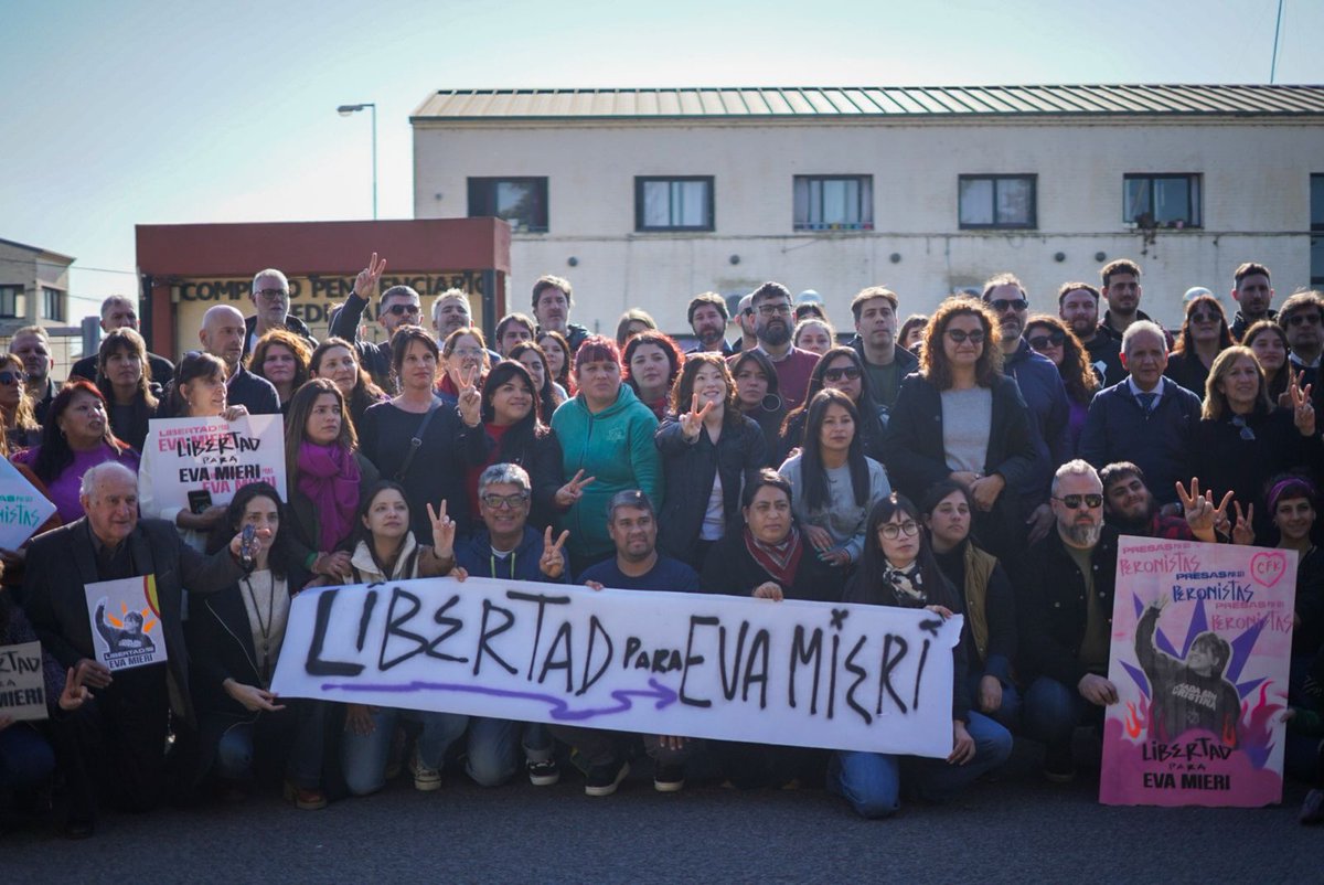 Por una contravención te tienen 10 días en un penal de máxima seguridad, pero si estafas con cripto, retenes alimentos de comedores o amenazas periodistas  te suben el sueldo del estado 

Libertad para Eva Mieri ya.