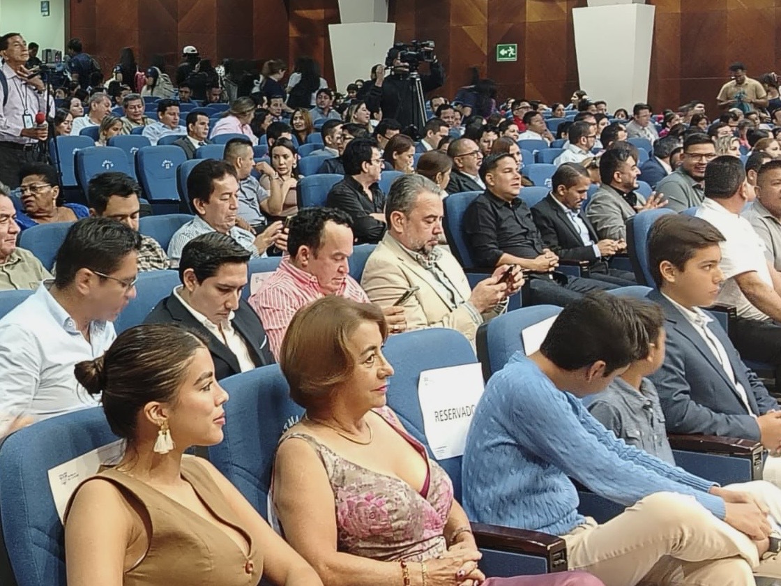 Danilo Palacios (@dpalaciosec) on Twitter photo 📍#ElOro | Participamos en la #RendiciónDeCuenta2024 de la <a href="/GoberElOro/">Gobernación de El Oro</a>. En este espacio evidenciamos los resultados alcanzados gracias al trabajo coordinado entre instituciones del Gobierno y el respaldo activo de toda la ciudadanía.
#NadaNosDetiene
#ElNuevoEcuador 🇪🇨 📍#ElOro | Participamos en la #RendiciónDeCuenta2024 de la <a href="/GoberElOro/">Gobernación de El Oro</a>. En este espacio evidenciamos los resultados alcanzados gracias al trabajo coordinado entre instituciones del Gobierno y el respaldo activo de toda la ciudadanía.
#NadaNosDetiene
#ElNuevoEcuador 🇪🇨