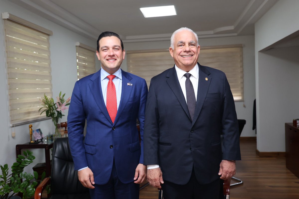 Embajador(a) de EE.UU. en Panamá (@usambassadorpan) on Twitter photo Durante mi reunión con el ministro Linares de <a href="/MIDAPma/">Ministerio de Desarrollo Agropecuario</a>, conversamos sobre nuestra cooperación continua en los sectores agrícola y alimentario. ¡Gracias al audaz liderazgo económico del presidente Trump, estamos fortaleciendo los lazos comerciales y construyendo economías más Durante mi reunión con el ministro Linares de <a href="/MIDAPma/">Ministerio de Desarrollo Agropecuario</a>, conversamos sobre nuestra cooperación continua en los sectores agrícola y alimentario. ¡Gracias al audaz liderazgo económico del presidente Trump, estamos fortaleciendo los lazos comerciales y construyendo economías más