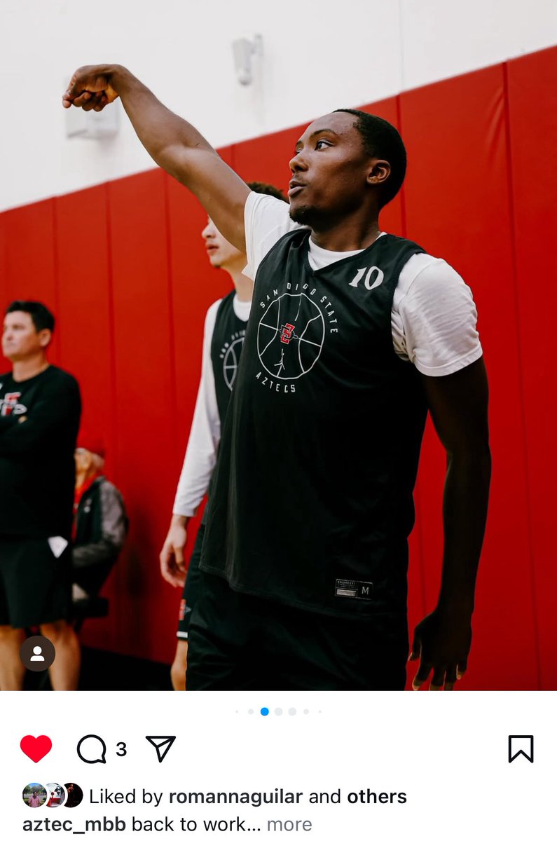 Clutch__Chris's tweet image. New look for #Aztecs guard @BJDavis_10 👀 

The boys are back in the gym!