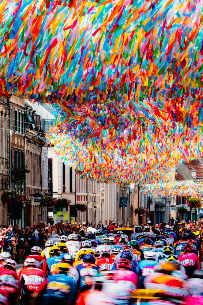 Bunting season is OPEN 😍

📸: Jered and Ashley Gruber

#tdf2025