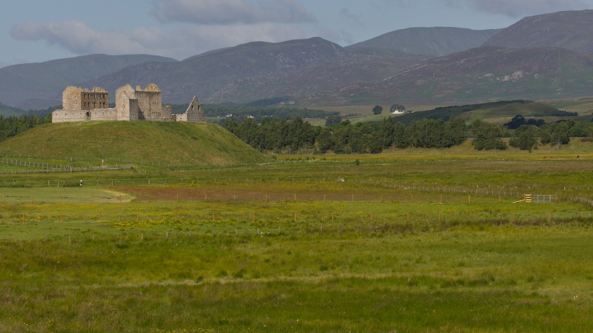 I__J__W's tweet image. Ruthven Barracks and the River Tromie. In the Cairngorms #Scotland #Photography #Cairngorms