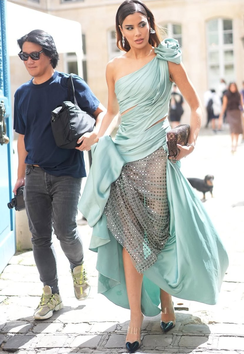 stefania880510's tweet image. ELLA 👑👗👠💼😍😌 #AriadnaGutierrez #TeamAriadna