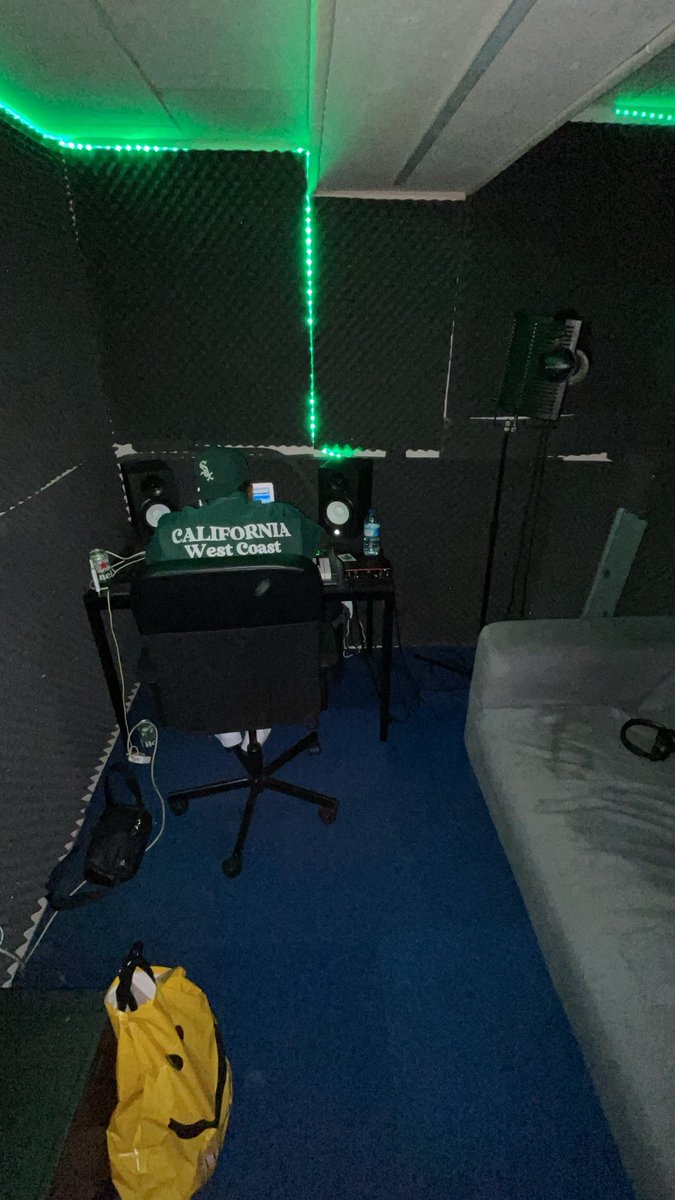 Na BatCave a preparar algo para todos vocês 🦇 

#Drini