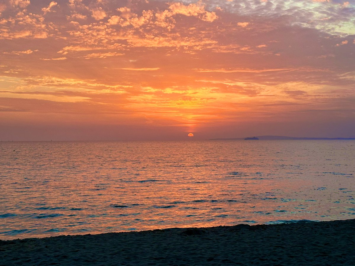 ilxpz_'s tweet photo. mar mediterráneo agua de poetas tierra de amor https://t.co/v3p1nPCb3i