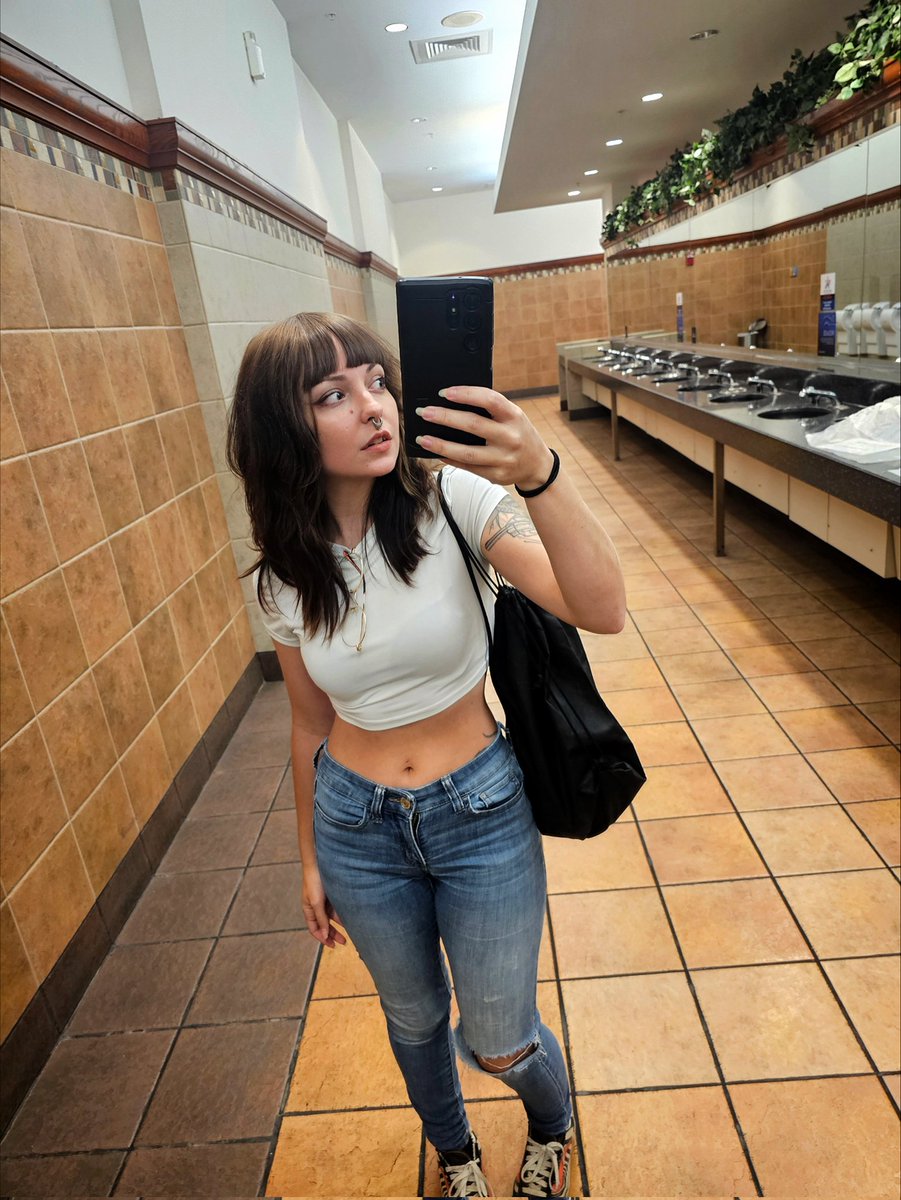 The infamous bathroom mirror selfie~