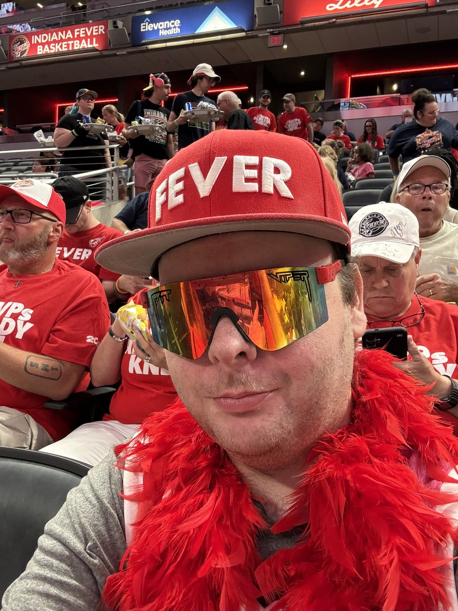 BigGlenPacers's tweet photo. @IndianaFever Open practice 😎😎😎 https://t.co/CGEStKW6QF