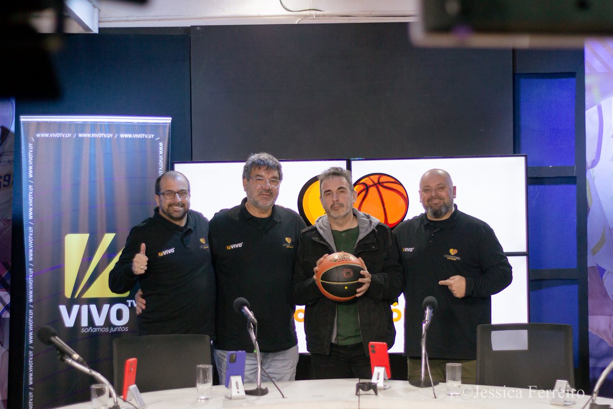 #Programa17

<a href="/BCPasion/">Básquetbol Con Pasión</a> recibimos en piso la presencia del entrenador de <a href="/Larreborges1927/">LARRE BORGES</a> 
Daniel "mágico"
Giacoya .-

Vamos todos los domingos 🕐 20:00 a través de la pantalla de <a href="/vivotv/">Vivo TV</a> 

Conduce 
<a href="/marce15675/">Marcelo López 🇺🇾</a>
<a href="/ademarperez/">Adémar Pérez Martínez</a>
Participa
<a href="/piperun989/">Piperun989</a>