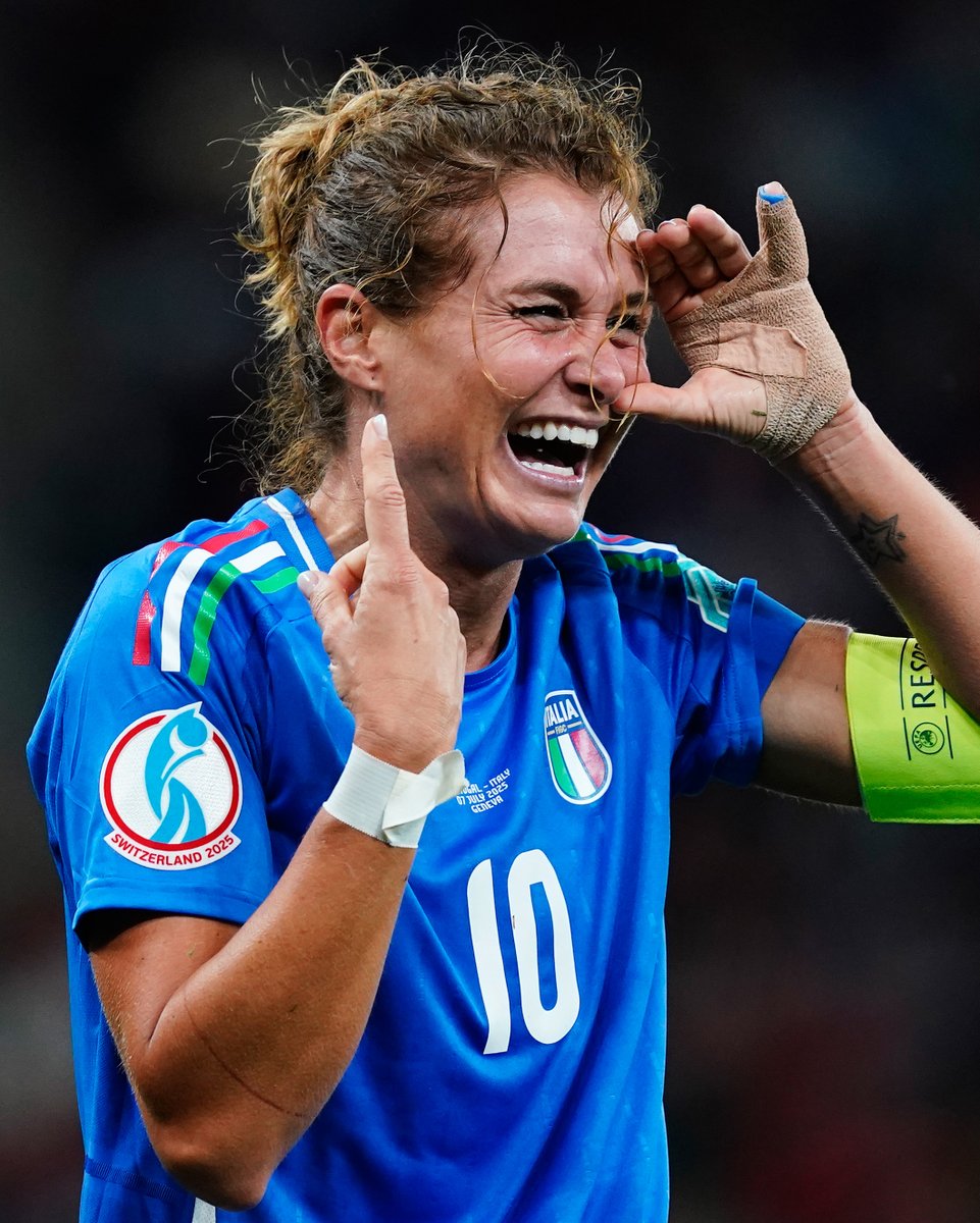 Girelli putting smiles on Italian faces 🇮🇹😃

#WEURO2025
