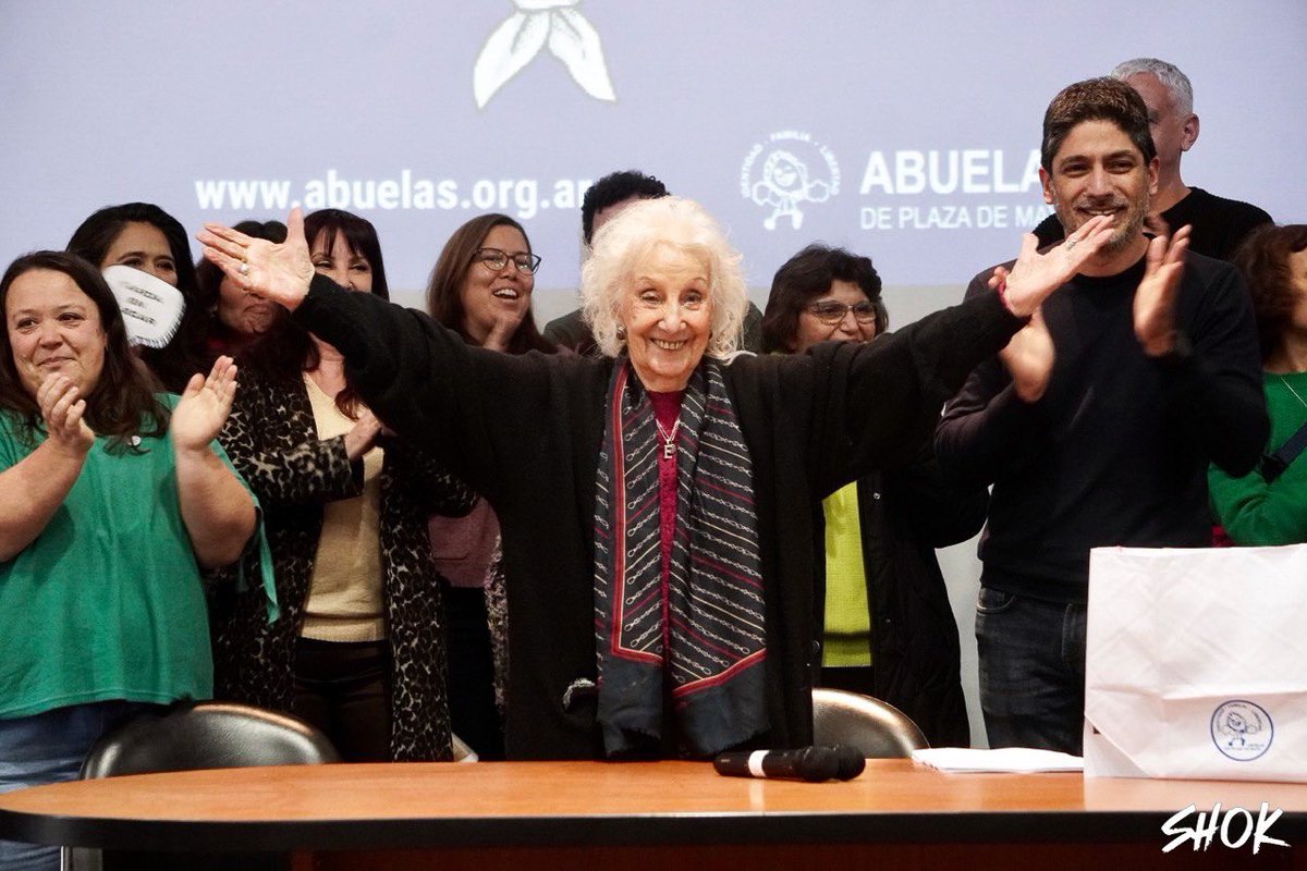 LA IDENTIDAD SIEMPRE FLORECE 🤍

» Abuelas de Plaza de Mayo anunció la restitución de la identidad del nieto 140, hijo de Graciela Alicia Romero y Raúl Eugenio Metz, militantes del Partido Revolucionario de los Trabajadores, secuestrados en diciembre de 1976.

El anuncio,