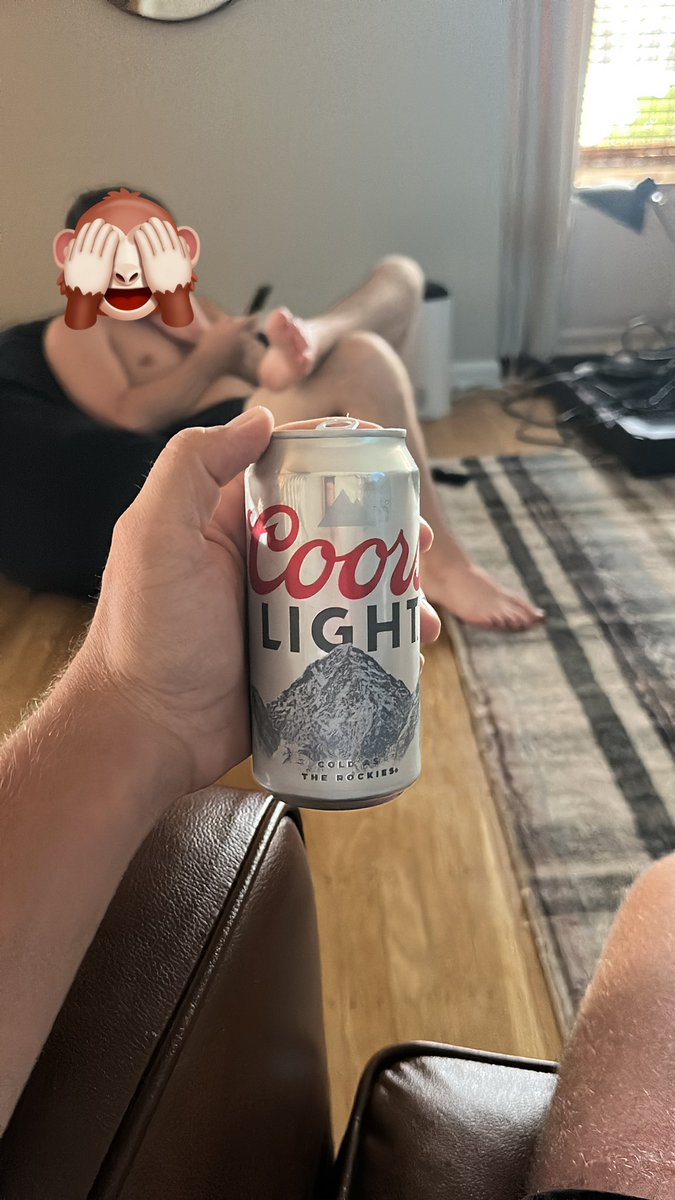 Peter1047534's tweet photo. What are the chances this bitch sends me titty pics for my birthday😎 https://t.co/IarvqxZb9V