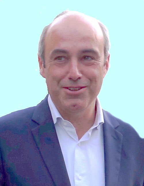 #OlivierMarleix  s'est suicidé ce 7 juillet 2025. Il avait 54 ans. Je suis triste . J'aimais bien cet homme politique , député LR . Je l'aimais bien parce qu'il était un vrai gaulliste et qu'il parlait vrai. Ancien secrétaire d'État et ancien conseiller à l'Élysée sous Sarkozy ,