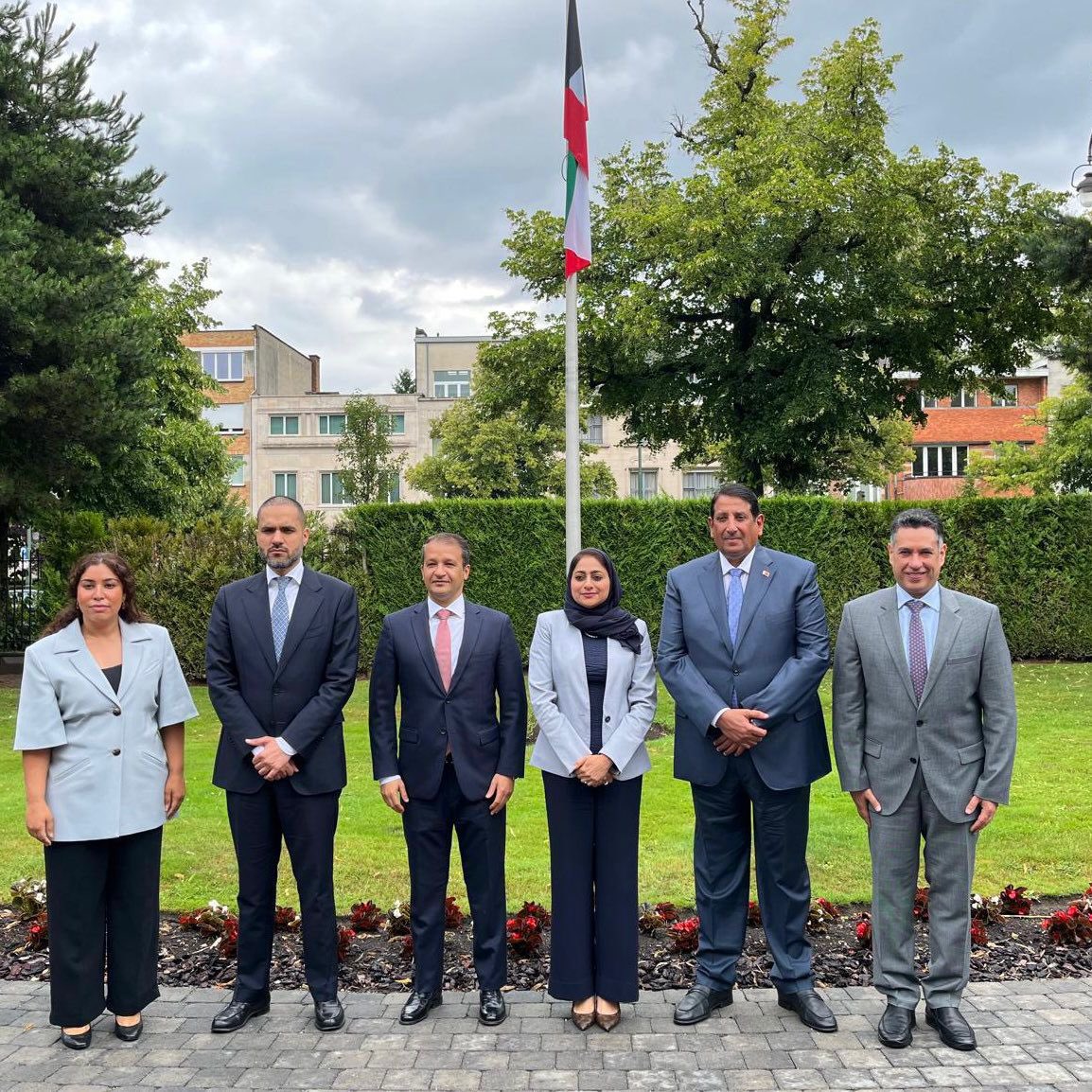 شارك سعادة السفير فهد صقر الجيماز، رئيس البعثة، في إفطار العمل الذي أقامه سعادة السفير نواف نافع العنزي، سفير دولة الكويت لدى الاتحاد الأوروبي، وبحضور رؤساء البعثات الخليجية، حيث تم خلال اللقاء تبادل وجهات النظر حول أبرز المستجدات في المنطقة والمواضيع ذات الاهتمام المشترك