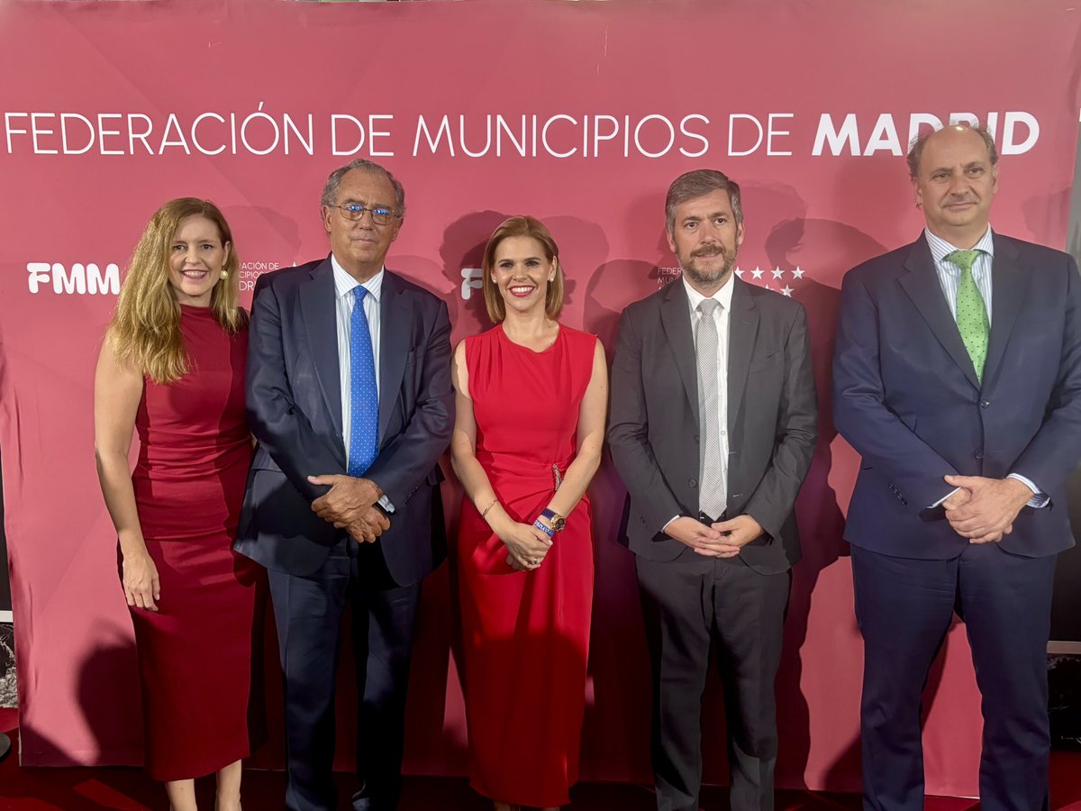 Asamblea de Madrid (@asambleamadrid) on Twitter photo 🏛️ El presidente de la <a href="/asambleamadrid/">Asamblea de Madrid</a>, <a href="/eossoriocrespo/">Enrique Ossorio</a>, ha asistido al acto conmemorativo del 40º aniversario de la <a href="/FedMMadrid/">FMM</a>.
👉 Se ha reconocido, entre otros, al fundador de la Federación de Municipios de Madrid, Enrique Tierno Galván. 🏛️ El presidente de la <a href="/asambleamadrid/">Asamblea de Madrid</a>, <a href="/eossoriocrespo/">Enrique Ossorio</a>, ha asistido al acto conmemorativo del 40º aniversario de la <a href="/FedMMadrid/">FMM</a>.
👉 Se ha reconocido, entre otros, al fundador de la Federación de Municipios de Madrid, Enrique Tierno Galván.