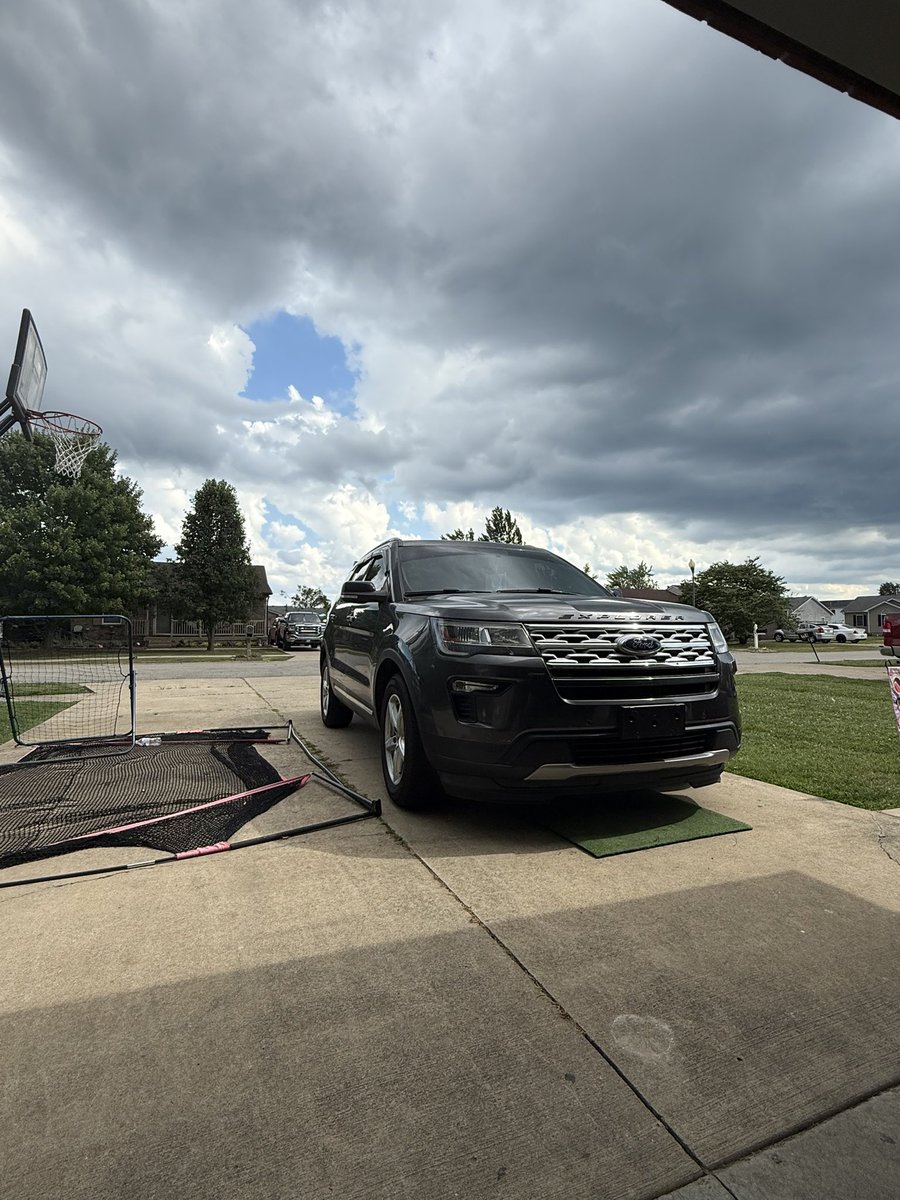 shelby 💖 (@shelbywx_) on Twitter photo Current view here in Shepherdsville, KY — currently feeling the outflow at this moment and not going to lie, it feels phenomenal 😍⛈️☔️ #kywx #bringontherain
<a href="/NWSLouisville/">NWS Louisville</a> <a href="/MarcWeinbergWX/">Marc Weinberg</a> <a href="/BryceJonesWx/">Bryce Jones</a> <a href="/I65WxSils/">I-65 Weather (Kentucky)</a> <a href="/Kentucky_WX/">Kentucky Weather</a> <a href="/tystorm101/">Storm_101</a> Current view here in Shepherdsville, KY — currently feeling the outflow at this moment and not going to lie, it feels phenomenal 😍⛈️☔️ #kywx #bringontherain
<a href="/NWSLouisville/">NWS Louisville</a> <a href="/MarcWeinbergWX/">Marc Weinberg</a> <a href="/BryceJonesWx/">Bryce Jones</a> <a href="/I65WxSils/">I-65 Weather (Kentucky)</a> <a href="/Kentucky_WX/">Kentucky Weather</a> <a href="/tystorm101/">Storm_101</a>