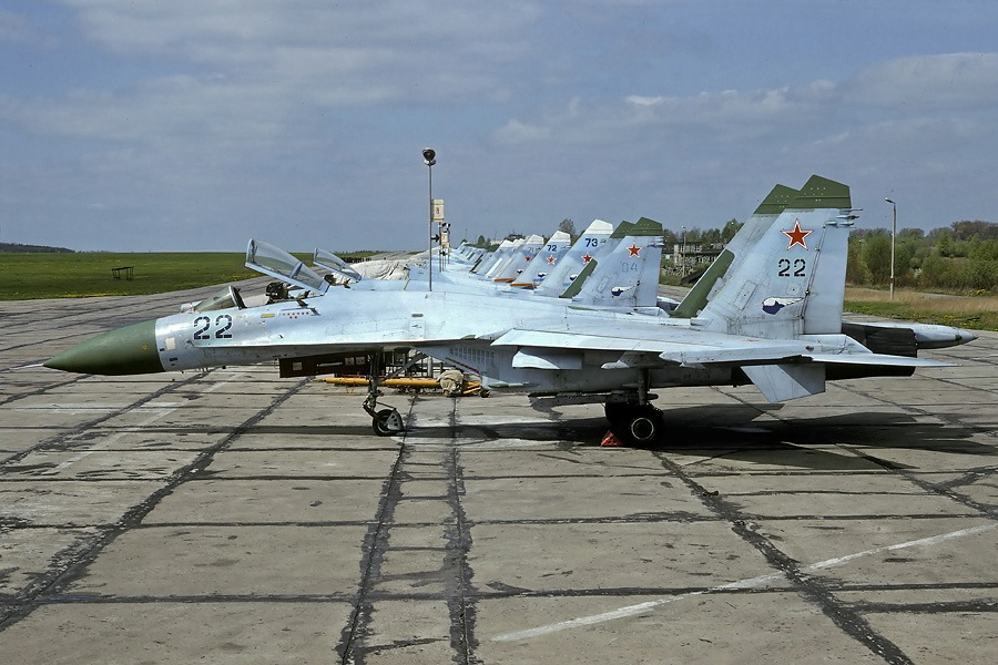 su27theplane's tweet image. Su-27's from 582. IAP, Chojna airfield Poland, early 90s
