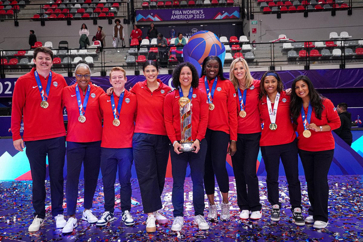 SoonersCoachJB's tweet image. Wow @usabasketball !! Wow!!
What an AMAZING few weeks!! I have immense gratitude for these players, coaches, staff and parents!! What an unforgettable ride!!
These women worked, learned and grew TOGETHER!! Keep shining!! Love you all!! ❤️🤍💙