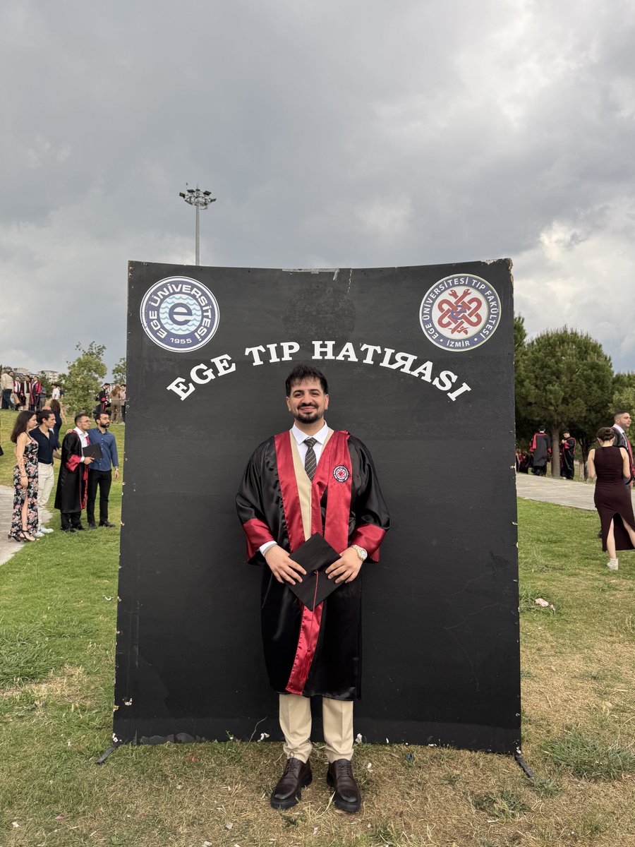 Arkadaslar bugün tam olarak DOKTOR oldum. Sırada uzman olmak var. İyi dileklerinize talibimmm