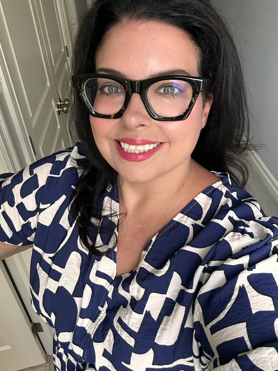 chelcity's tweet image. Ok I got off my unicorn and got ready for dinner! We have a private chef at the Airbnb. 🥩 🥦 🐟 🥬 🍾 🍑 

#thisis40