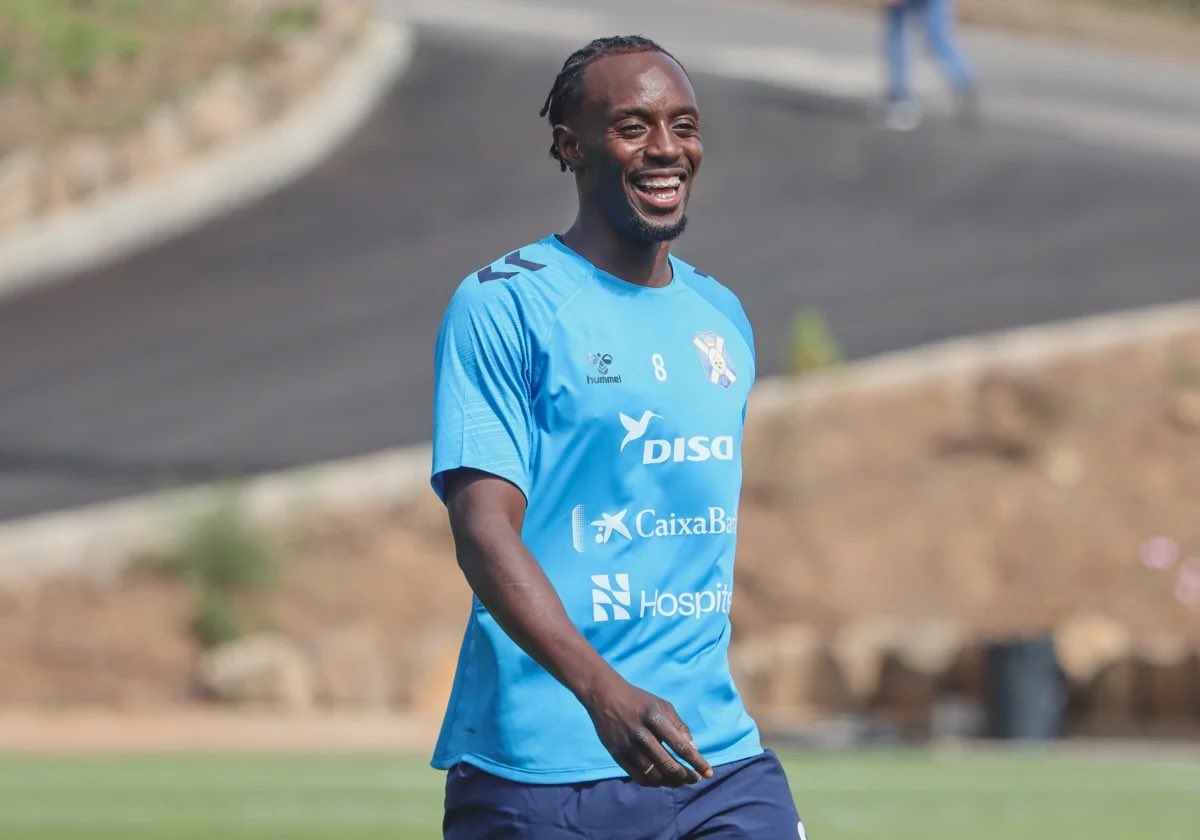 🚨‼️ Informa <a href="/mdaswani/">MANOJ DASWANI 🏴󠁧󠁢󠁳󠁣󠁴󠁿</a> que Youssi Diarra tiene encima de la mesa una propuesta de Polonia. 

🤞El deseo del jugador, tras comunicar su salida a Cervera es seguir en LaligaHypermotion. 

❌De momento, ni la oferta del <a href="/Cadiz_CF/">Cádiz Club de Fútbol</a> ni las de otros equipos interesados convencen al CDT.