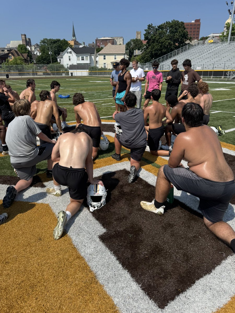 Golden Lion Football tweet media