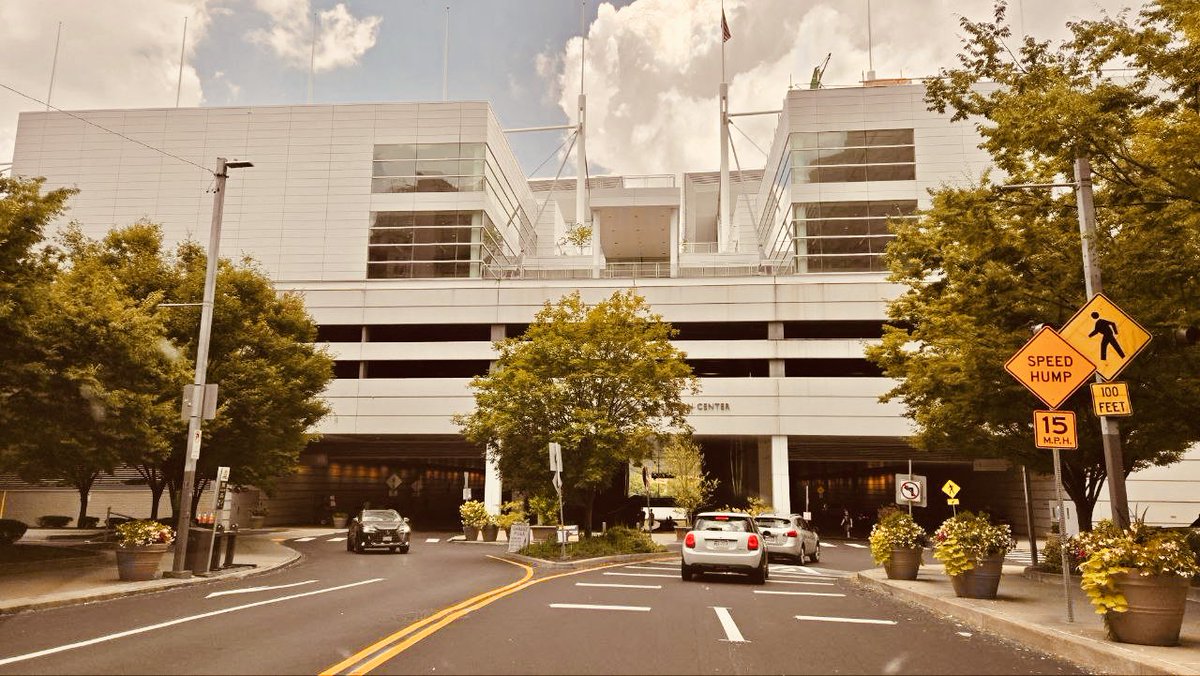 ArdenWolfsky's tweet image. Big wolfy thanks to the incredible @anthrocon team for an amazing con!❤️ it was truly an honor to be a part of it and can’t wait for next years #anthrocon2025