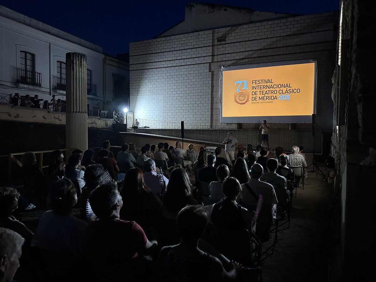 🔸 #CinemaAestas 🔸

🎬 Lleno absoluto en la primera noche de #CinemaAestas en #Merida71.

En unos minutos empezamos a disfrutar de “Flow, un mundo que salvar” 👇