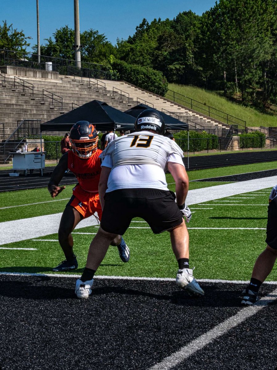 WiseWyatt73's tweet image. Thank full for @CullmanFB @GdaleHSFootball @WILDCATS_FTBL @Fairviewfb_ for coming out and letting us get some work in with the BIGS OL/DL good day of work!!!!!!
@CoachTCam @CoachDoss25 @CoachHsbs @UnLockYourGame @HallTechSports1 @ALPrepStars @CoachKerryon @CoachJohnson52
