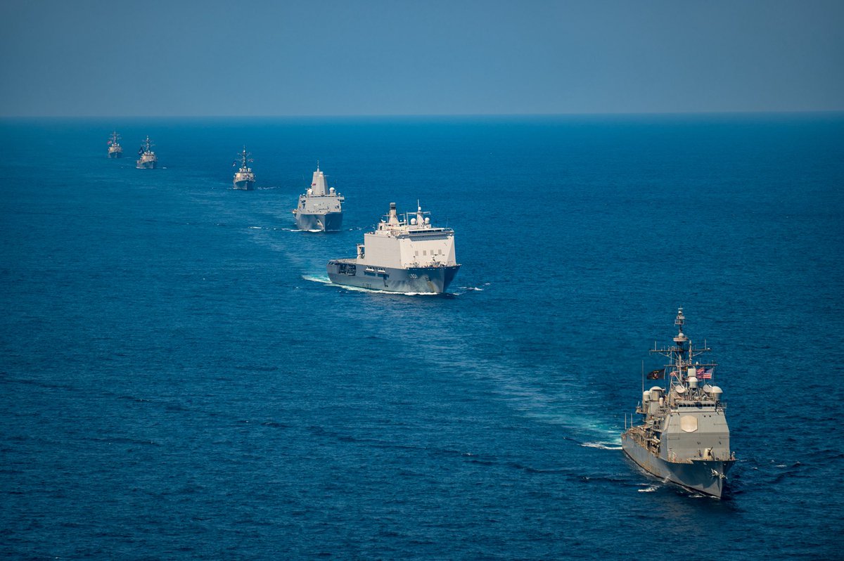 US2ndFleet's tweet image. USS Normandy (CG 60), Rotterdam-class landing platform dock HNLMS Johan de Witt (L801), USS New York (LPD 21), USS Ross (DDG 71), USS Mason (DDG 87), and USS Gonzalez (DDG 66) steam in formation during exercise Atlantic Alliance 2025. #AA25 #Ready2Fight