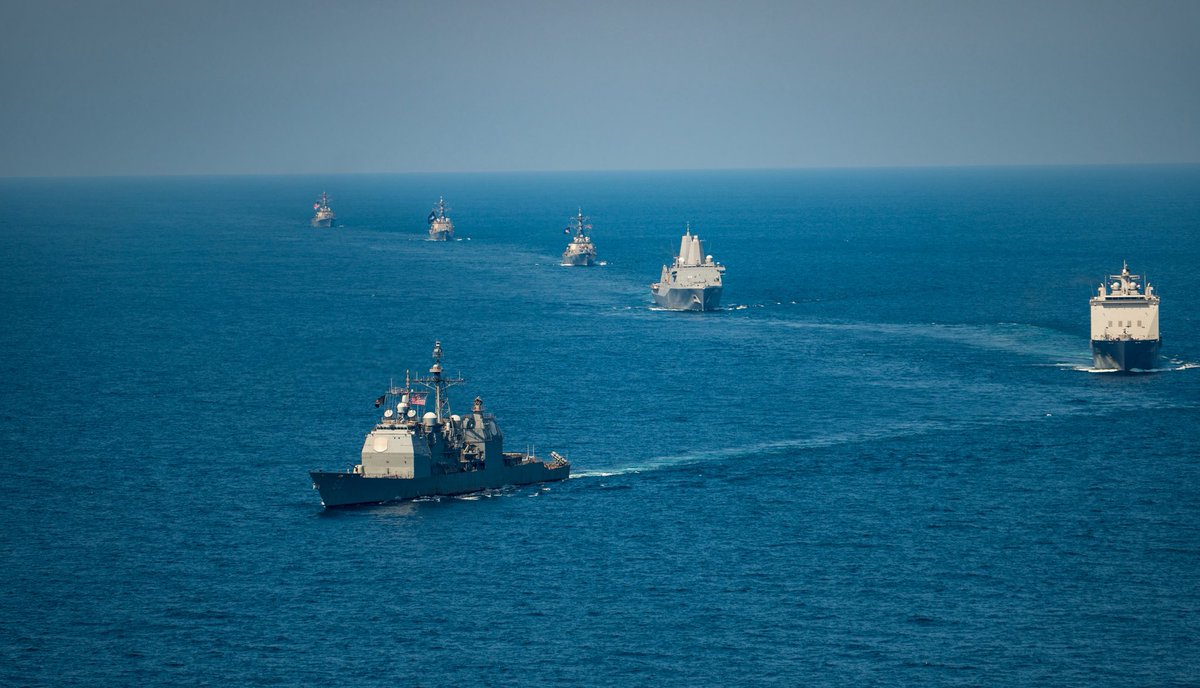US2ndFleet's tweet image. USS Normandy (CG 60), Rotterdam-class landing platform dock HNLMS Johan de Witt (L801), USS New York (LPD 21), USS Ross (DDG 71), USS Mason (DDG 87), and USS Gonzalez (DDG 66) steam in formation during exercise Atlantic Alliance 2025. #AA25 #Ready2Fight