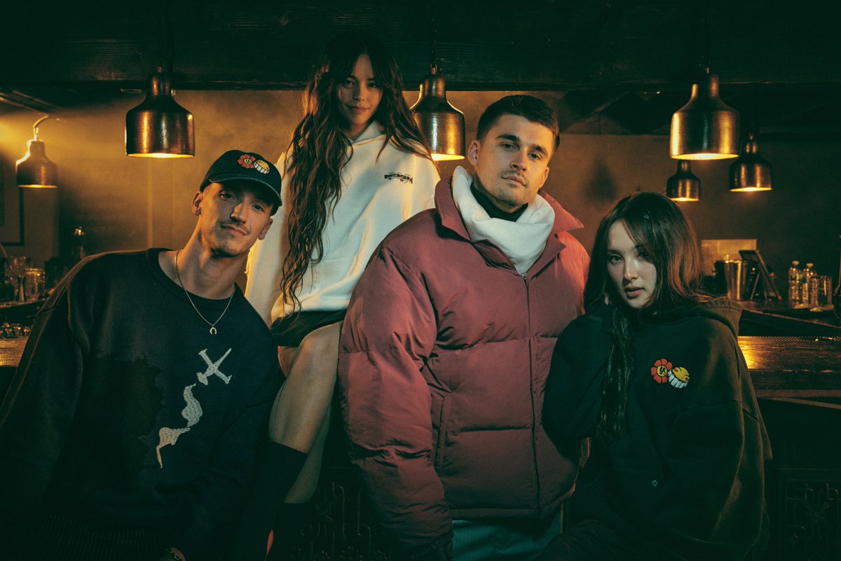 LudwigAhgren's tweet image. COWBOY BEBOP x MOGUL MOVES drop is finally out after 2 years of working on it 😭
for my birthday I only ask you look and appreciate the clothes bc I think it looks nice 😃