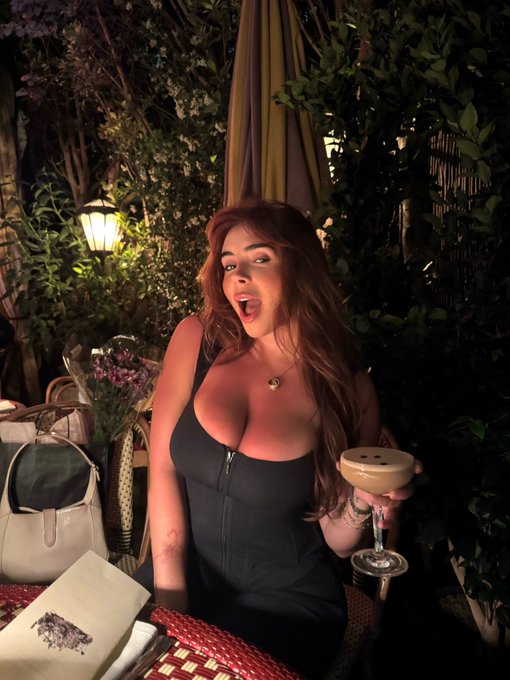 1 pic. Last week&rsquo;s bday girl https://t.co/Ohascq7Z7X