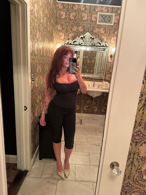 2 pic. Last week&rsquo;s bday girl https://t.co/Ohascq7Z7X