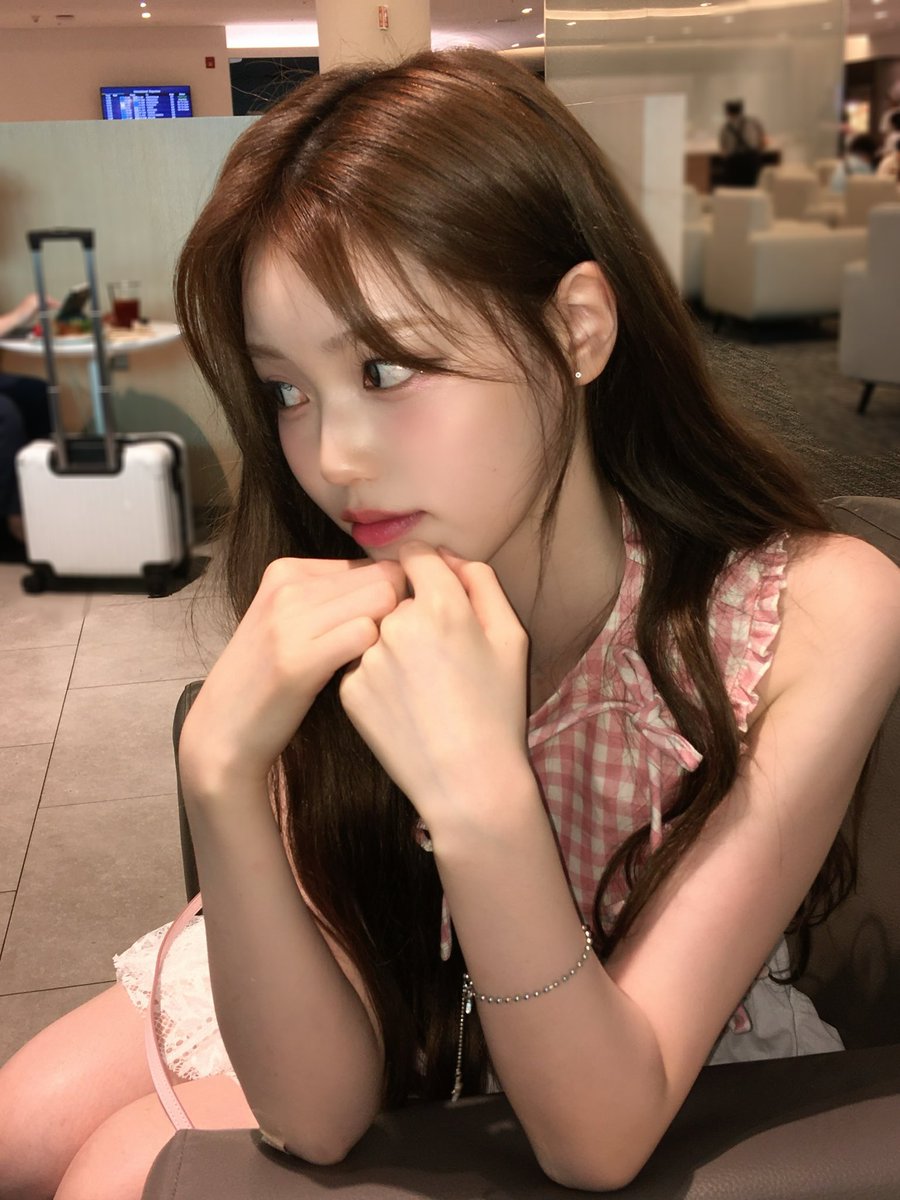 나나 tweet media