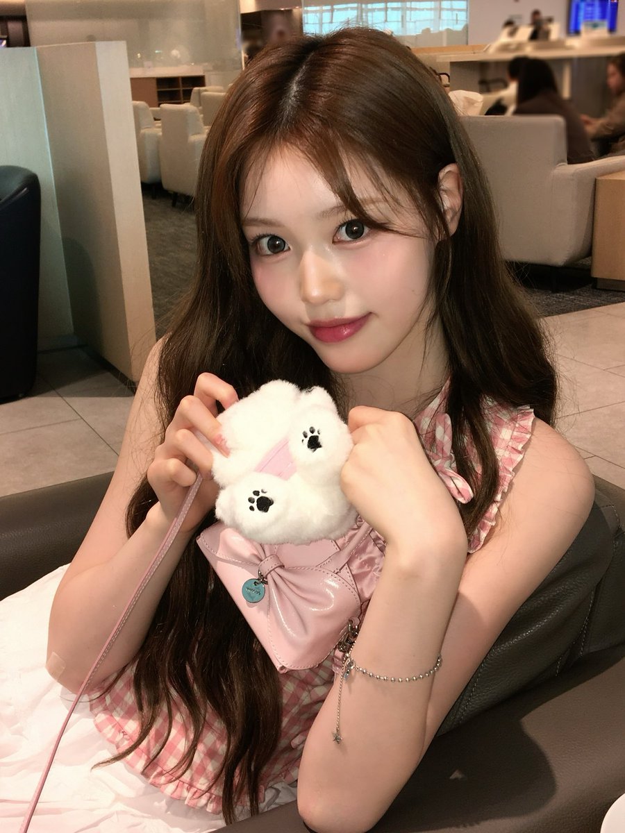 나나 tweet media