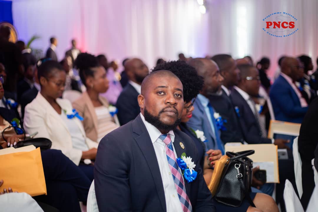 Deux cadres du PNCS, Me Jean Ronald PACHOUTE et M. Smith Gilbert Gauthier, ont reçu le 03 juillet 2025, leur certificat après
avoir participé au programme de certification en passation des marchés publics orchestrée par la  Commission dénommée CNMP.