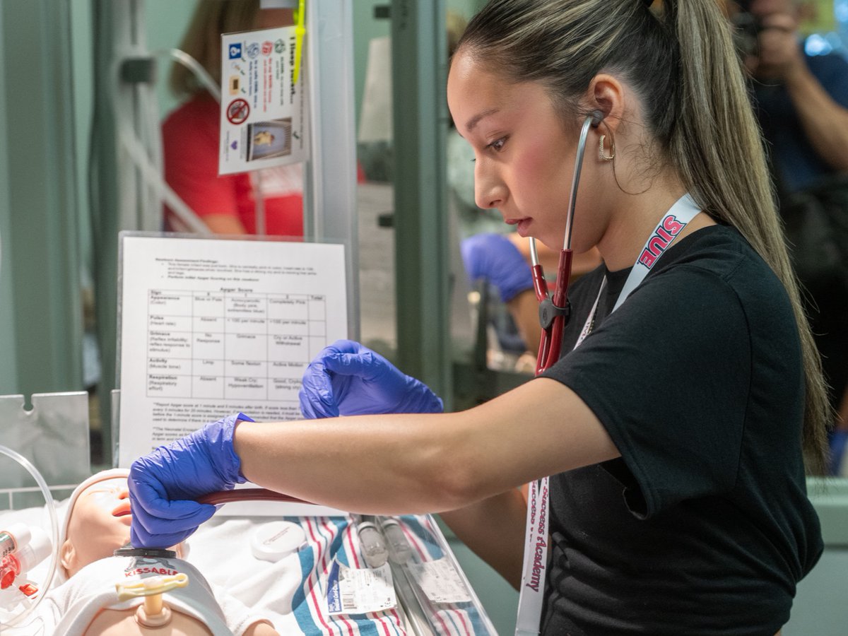 This is how summer’s going at SIUE—packed with learning, laughter, and future Cougars! How’s your summer going? 😎
 
#SummerAtSIUE #SIUE #SIUEdwardsville