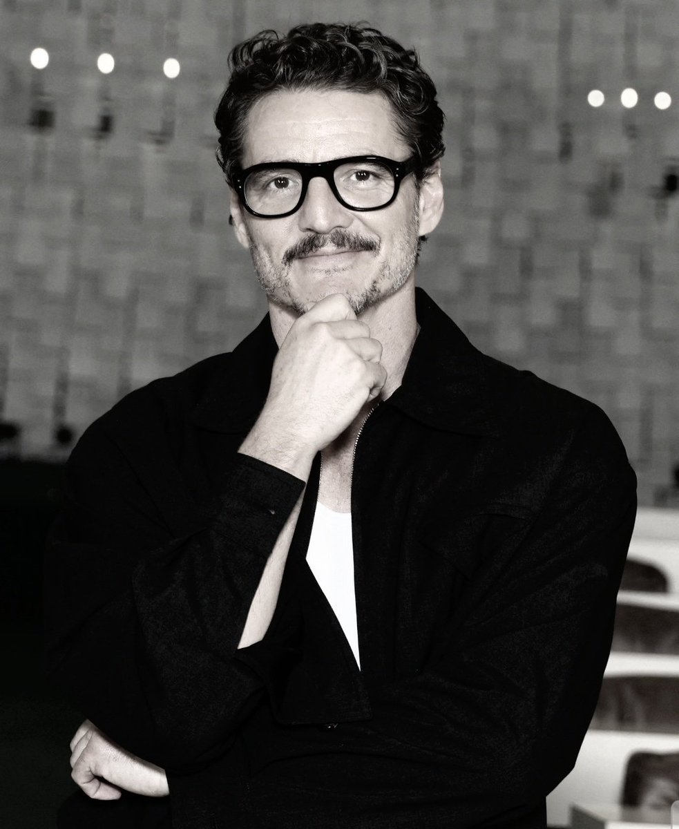 ZorayaMejia's tweet image. 😉 Pedro Pascal en B/N.
🎯 #PedroPascal  #Pascalispunk