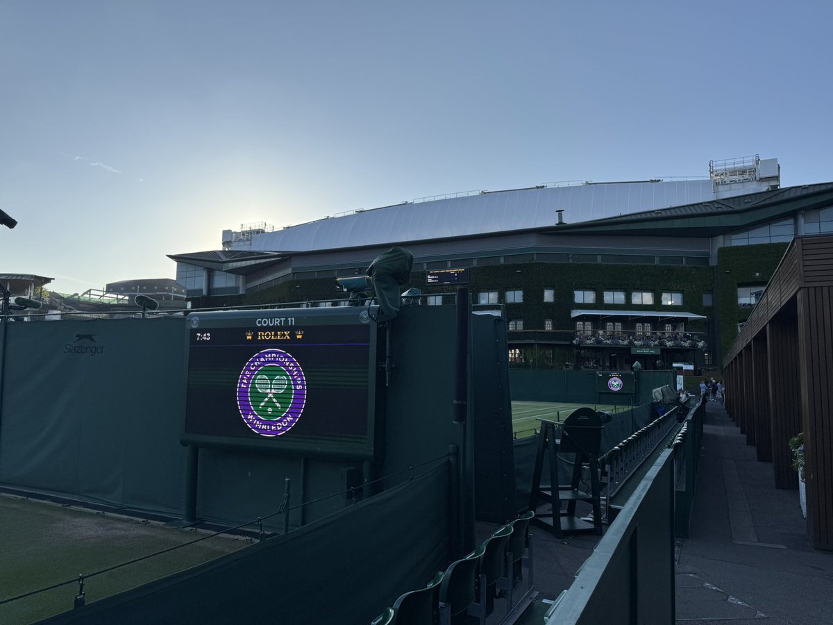 jackobrien91's tweet photo. Quality day at @Wimbledon 🍓🎾🍺😎🌱 https://t.co/RHRJF3cgh4