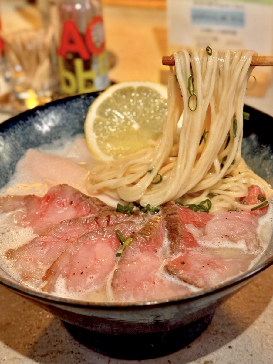 2025-174
スープ料理タマキハル

予約限定
『三段仕込み 松坂牛骨白湯』
＋A5黒毛和牛ブリスケ増し

松坂牛の牛骨を贅沢に使用〜🐮
更に名古屋コーチンと魚介出汁
も段階的に加えた白湯スープは
分厚い旨味が溢れまくり旨ーい🥰
低温調理の黒毛和牛ブリスケさん
もメチャクチャ美味しかった😍