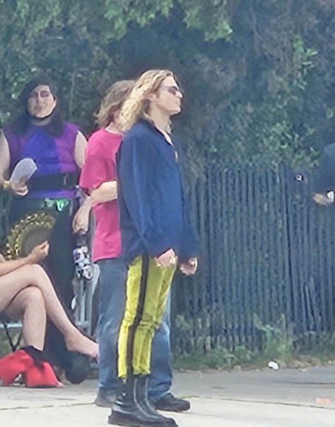 loumarprotecter's tweet image. why is he out in broad daylight