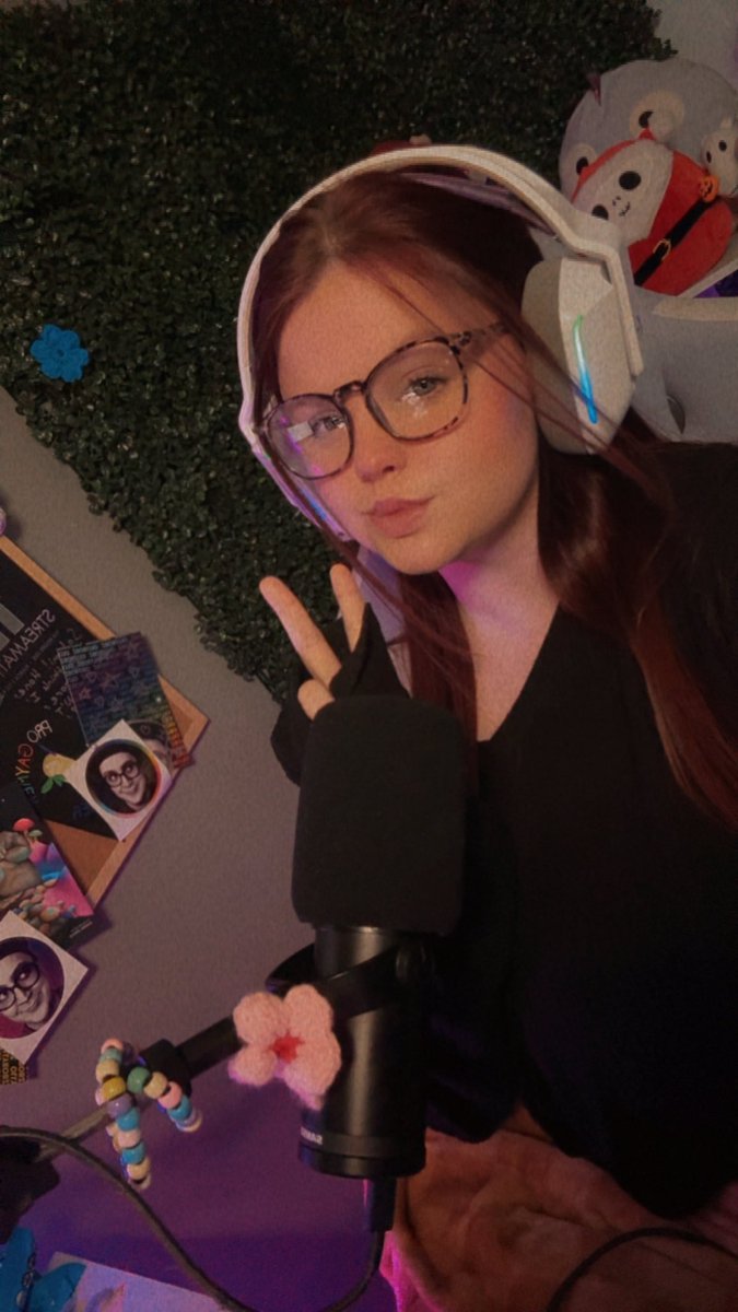 I know I know I’m an hour late it’s fineeeeeee 

Debating if we start the new game or we do some coworking 

Anyways we are live ✨ 
Twitch.tv/samamii_