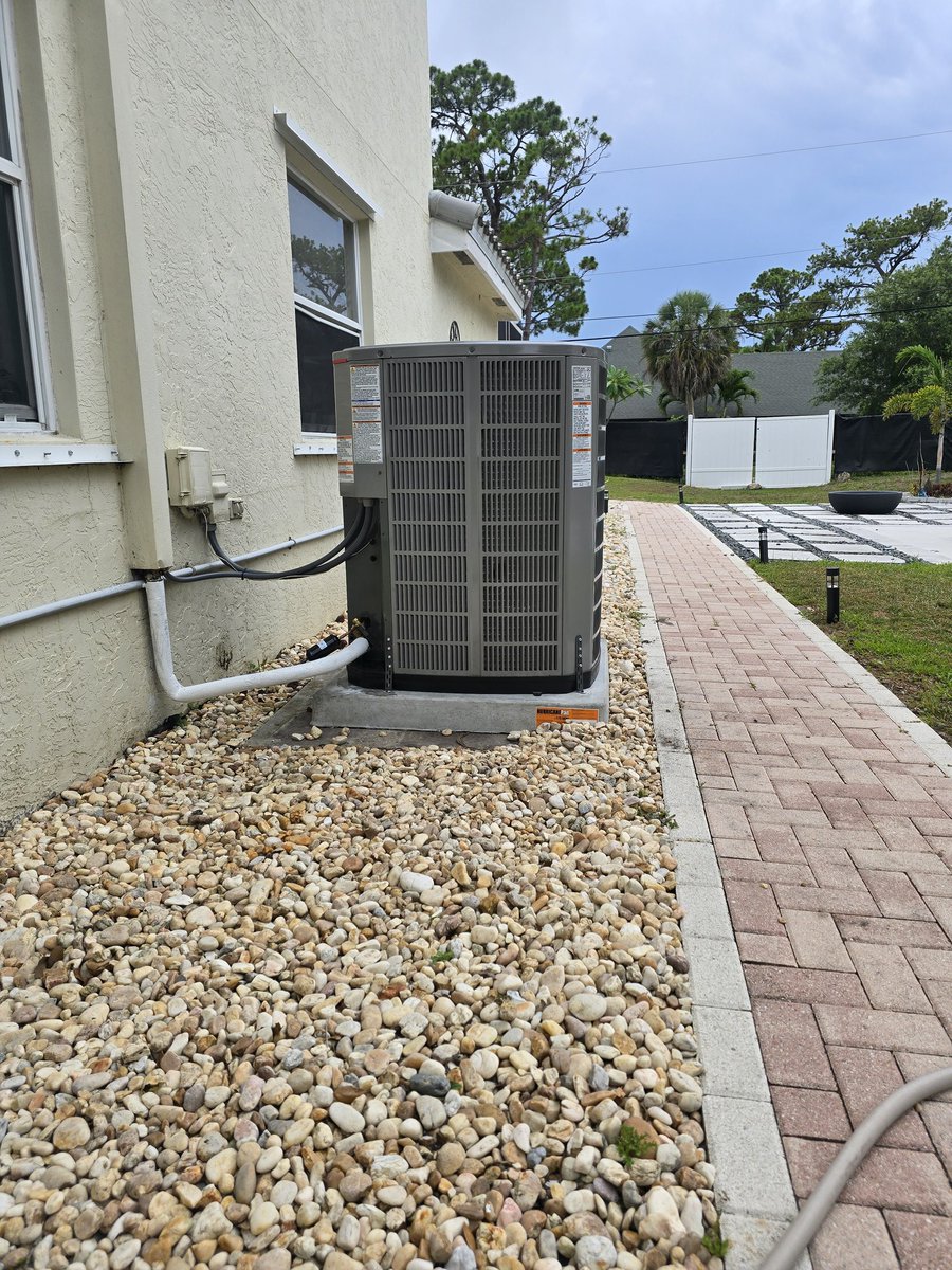 mechcoolingac's tweet photo. A newly high efficient air conditioning system will reduce energy consumption, increase comfort, and improve indoor air quality. Newer systems are designed to be more efficient, leading to lower energy bills and reduced environmental impact. https://t.co/GzObVNA34l